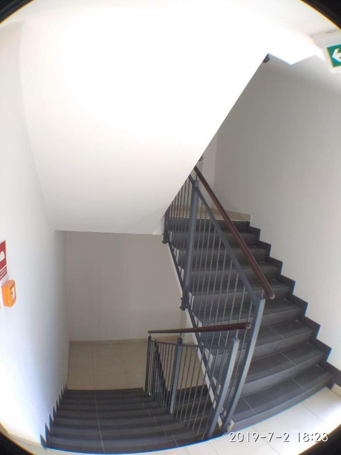 1110 Smialego 39 - Tanie Pokoje W Apartamencie - Samodzielne Zameldowanie - Self Check In Poznań Extérieur photo