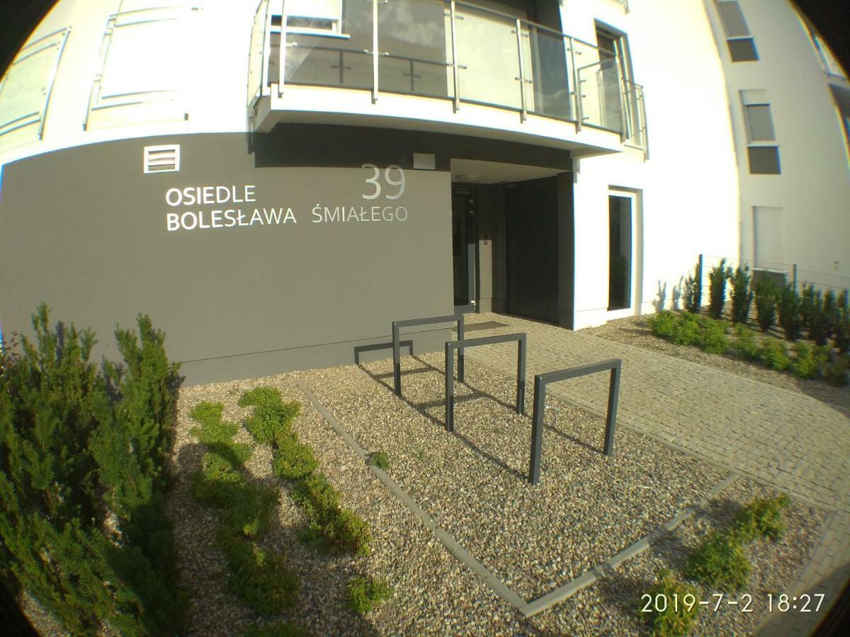 1110 Smialego 39 - Tanie Pokoje W Apartamencie - Samodzielne Zameldowanie - Self Check In Poznań Extérieur photo